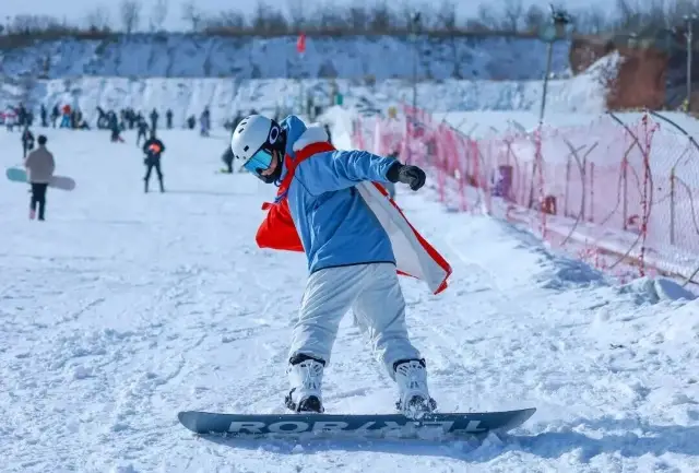 Funiu Mountain Ski Resort Night Skiing Experience