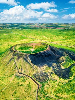 北京から1.5時間で直行！火山と草原の週末脱出プラン