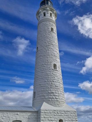 ยืนอยู่สุดขอบโลก: มนตร์เสน่ห์แห่งแหลมลีววิน (Cape Leeuwin)