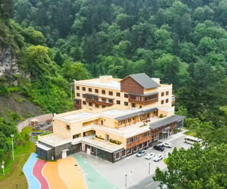 Hotel Jiamuhe Lembah Qiangren Wenchuan | Musim Panas yang Sejuk di Lembah Setinggi 2800m!