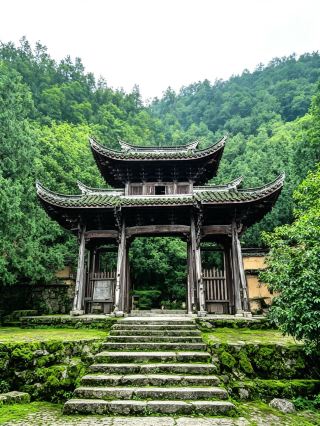 Shisi Temple in Lishui, Zhejiang | A Song Dynasty temple hidden atop a mountain over 1,000 meters high