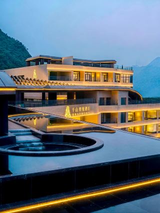 Must-stay for Guizhou road trips | Qianshan Yijing, canyon cloud seas right outside your window