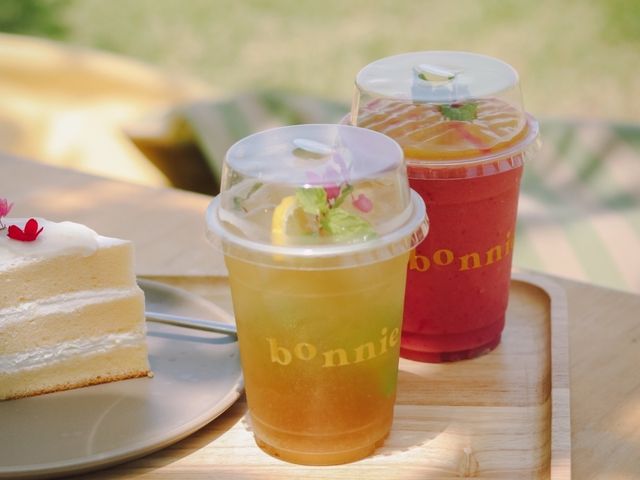 bOnnie on the beach คาเฟ่สุดมินิมอล ริมทะเลชะอำ