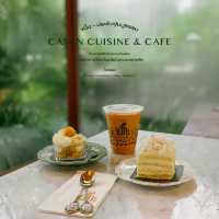 ร้านคาเฟ่สไตล์ในสวนกลางใจเมือง - ขมิ้น