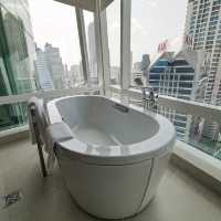 โรงแรมสวยใจกลางสาทร - Eastin Grand Hotel