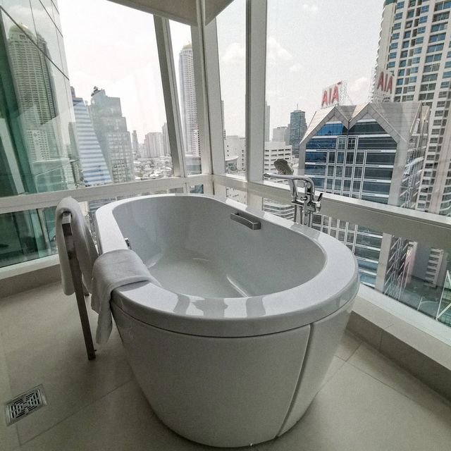 โรงแรมสวยใจกลางสาทร - Eastin Grand Hotel