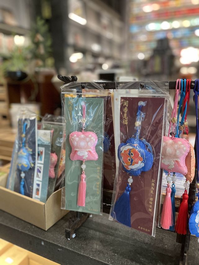 聯合書店😎多國書籍📚藝術🎨精品🤫深業上城打卡新地標