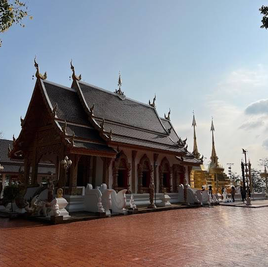 วัดพระธาตุ ดอยตุง สิ่งศักดิ์สิทธิ์ ปูชนียสถาน คู่เ