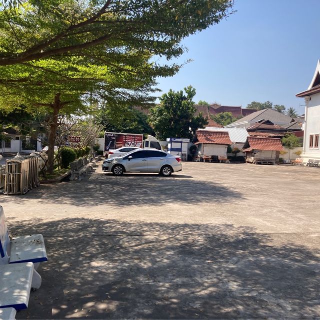 街中歩いてると突然現れる寺院っぽい柱！？Vientiane City Pillar (Hor Lak Muang)