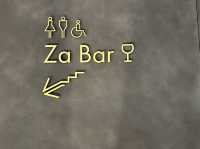 新宿・歌舞伎町。劇場内カフェ＆バー『Za Bar』(東急歌舞伎町タワー)