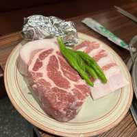 分厚すぎっ！炭火で焼く美味なお肉！