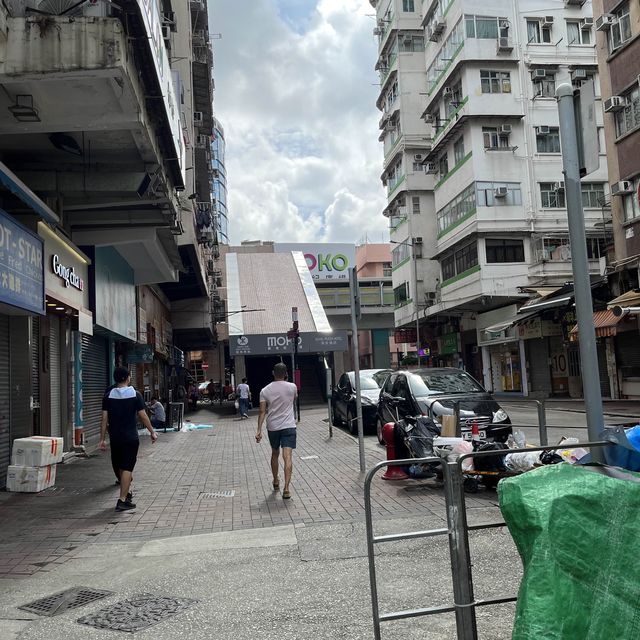 花園街，一條地道的日常補給購物街