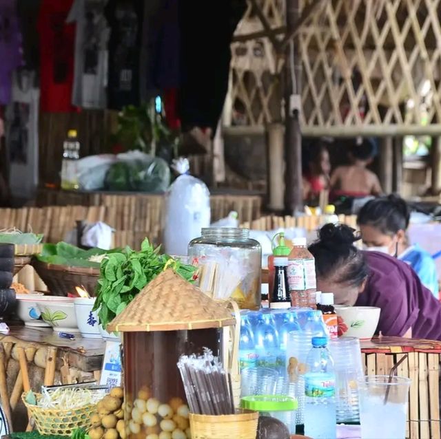 ตลาดไทยย้อนยุคบ้านระจัน