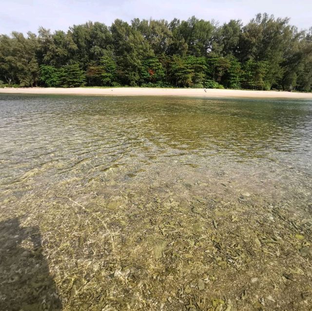 ท้องฟ้าสวย น้ำทะเลใส ที่หาดในยาง 
