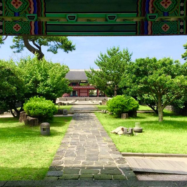 🌳 아름다운 연못과 옛 조선시대 관청의 모습이 남아있는 제주목 관아 🌟
