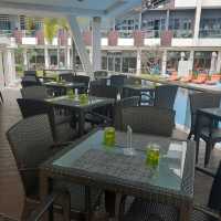 CHAMBERY POOL BAR: REFRESHING EXPERIENCE