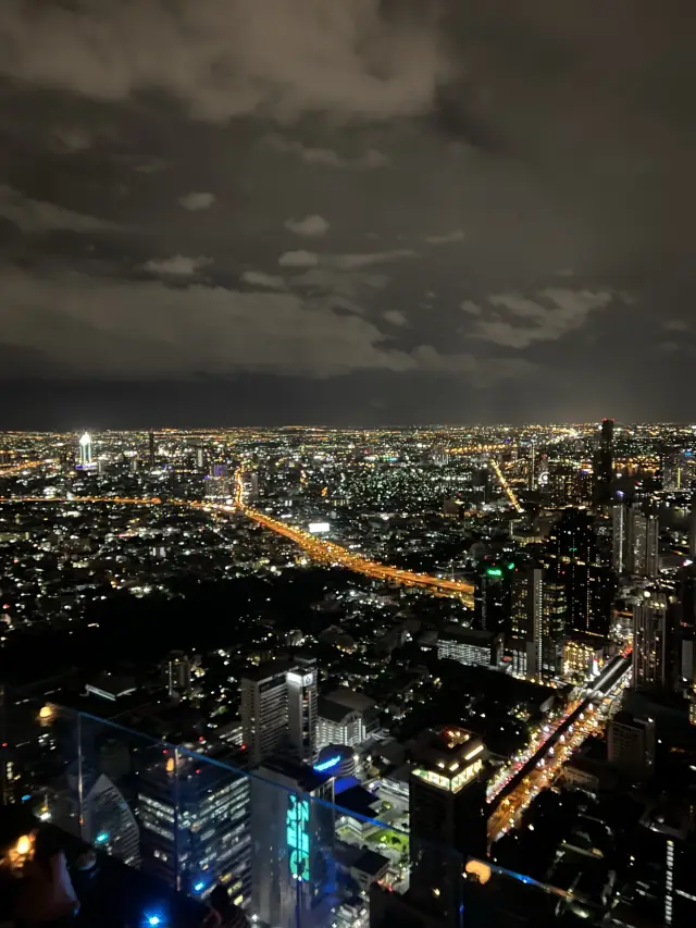 バンコクの夜景を一望できる超高層展望台🌉✨