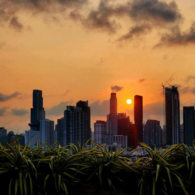โรงแรมสระว่ายน้ำสวยกลางกรุง