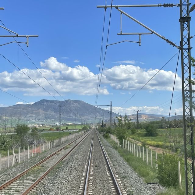 นั่งรถไฟกรีซ จาก athen สู่ เมือง kalambaka