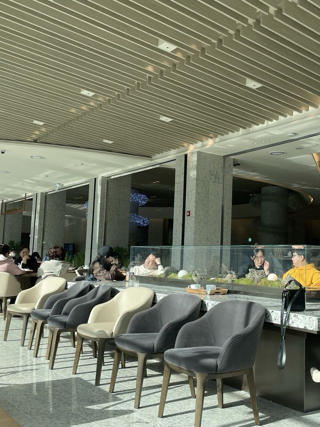 울산바위를 제대로 보시지 못했다면 더엠브로시아카페로 가보세요!