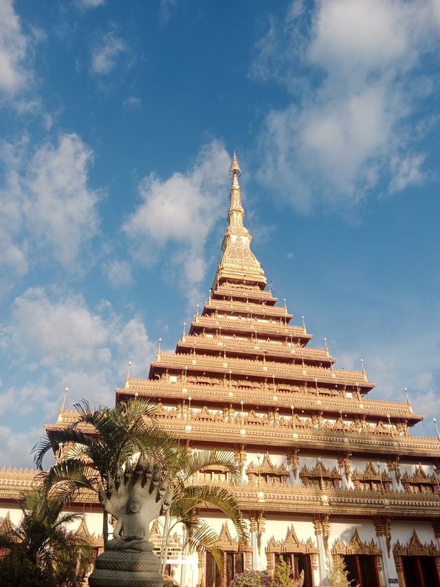 วัดพระธาตุหนองแวง