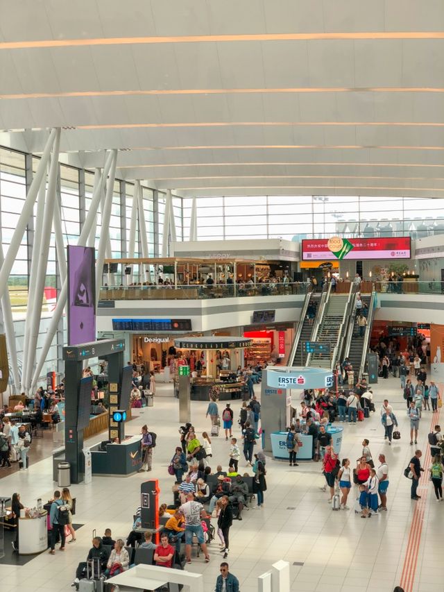 쾌적했던 부다페스트 공항 🛃