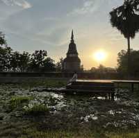 รับรุ่งอรุณวันใหม่ ที่ ศรีวิไล สุโขทัย รีสอร์ท