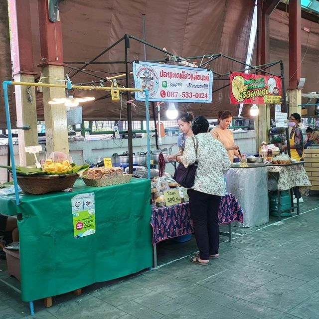 ตลาดน้ำตลิ่งชัน ตลาดน้ำในเมืองกรุง