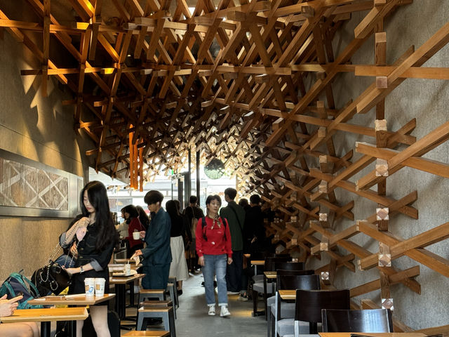  ☕ 太宰府星巴克：木質調的咖啡天堂 🌟