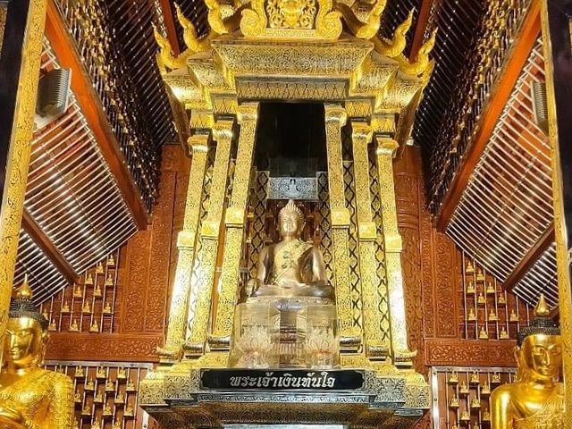 ไหว้พระที่  วัดเด่นสะหลีศรีเมืองแกน 🙏🏻🙏🏻 ไหว้พระที่  วัดเด่นสะหลีศรีเมืองแกน 🙏🏻🙏🏻