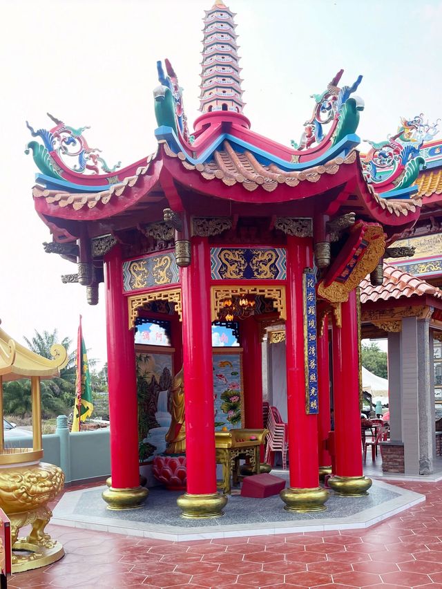 8 different Chinese Temples in One Locations