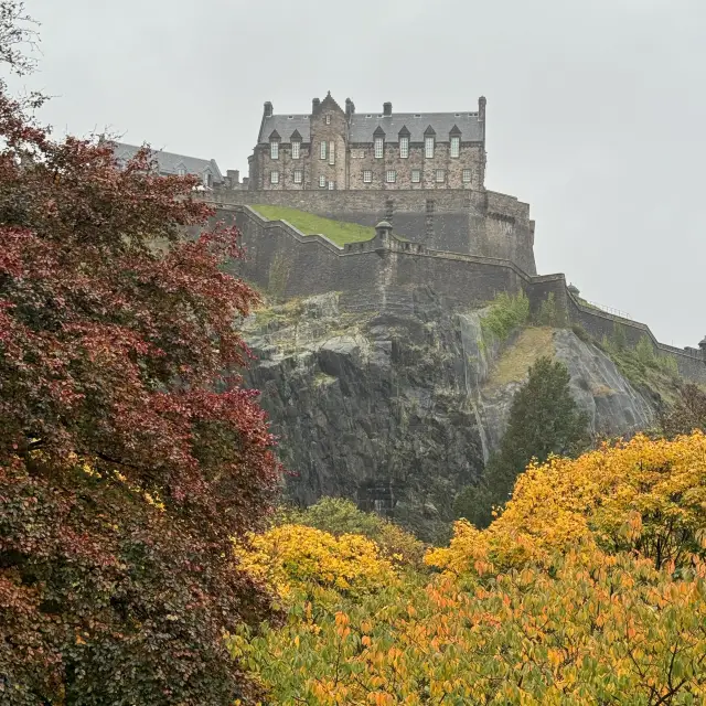 The Majestic Views of Edinburgh Skyline