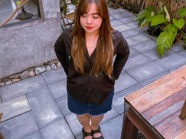 คาเฟ่บ้านไม้หลังเล็กๆ สไตล์อบอุ่น 