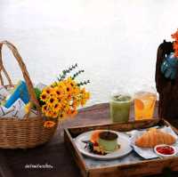 High River Cafe คาเฟ่สไตล์โบโฮ  ติดริมน้ำ