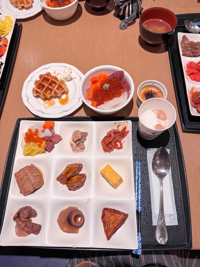 【在大雪山包圍下泡溫泉、任食蟹腳】