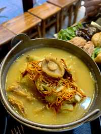  人氣龍蝦湯泡飯、鮑魚花膠雞煲翅