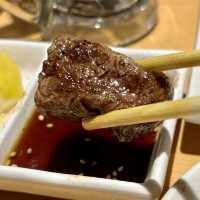 【大阪・難波】通常の1.5倍のボリュームカットが自慢「ライブ焼肉 てんぐ 千日前店」