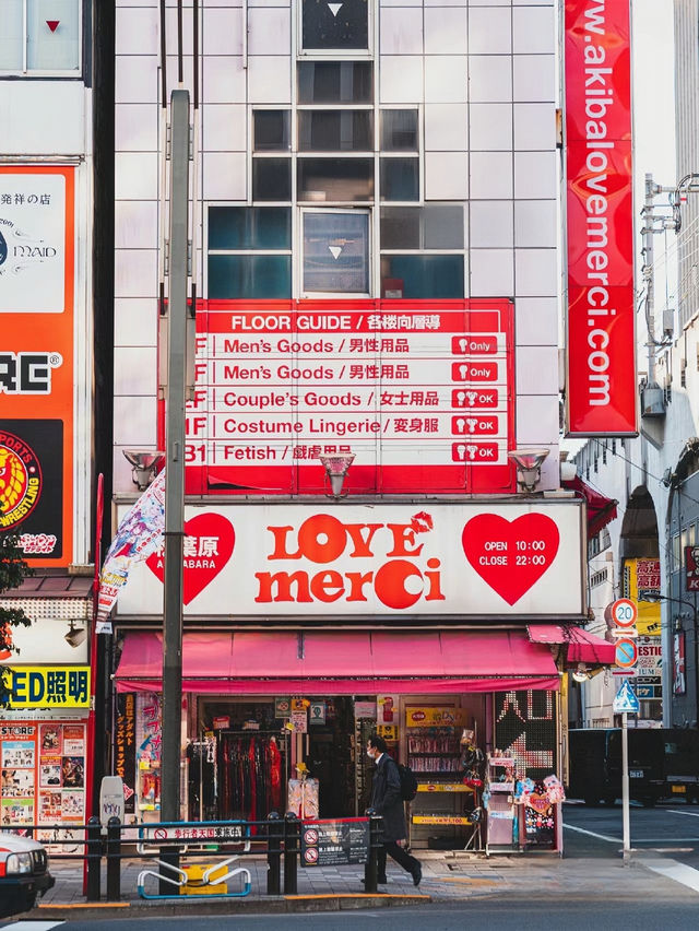 東京•秋葉原|在鬧市區的晴天 尋找藏匿的色彩