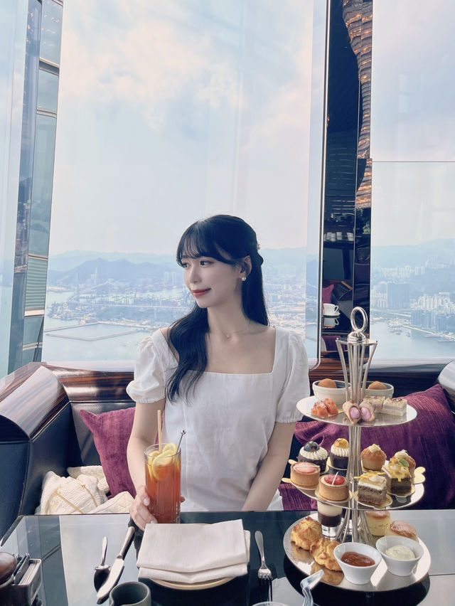 香港麗思卡爾頓酒店高空下的下午茶