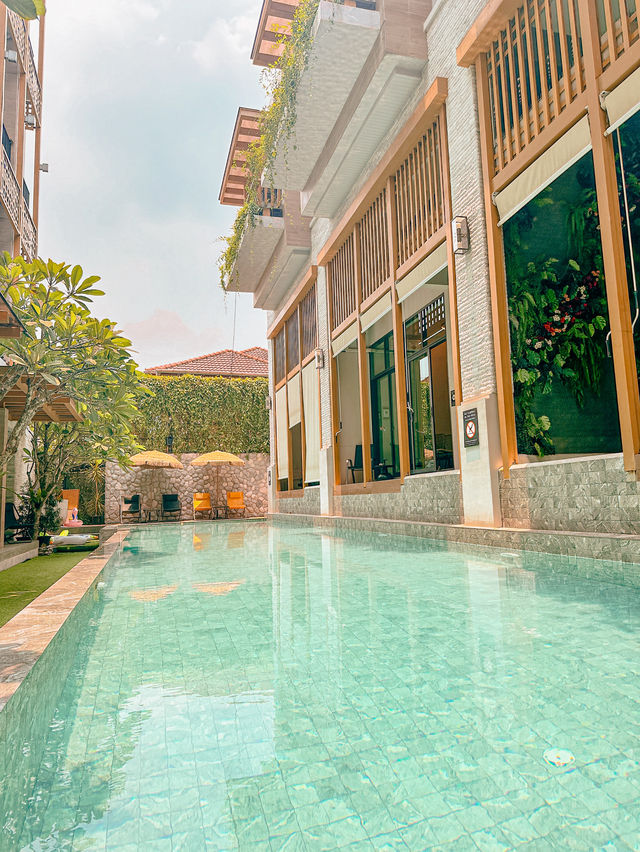 泰國Cp值超高的villa 漂浮早餐按摩池一應俱全