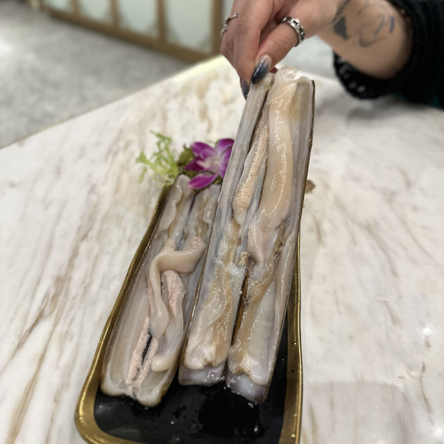 特色四格滋味鍋．足料火鍋湯底