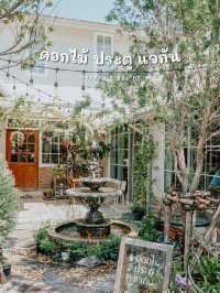 ดอกไม้ ประตู แจกัน 🏠 คาเฟ่ในบ้านแสนอบอุ่น