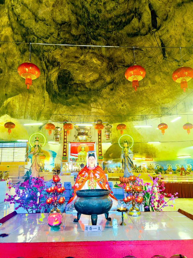Exploring The Famous Guan Yin Temple Ipoh🇲🇾✨