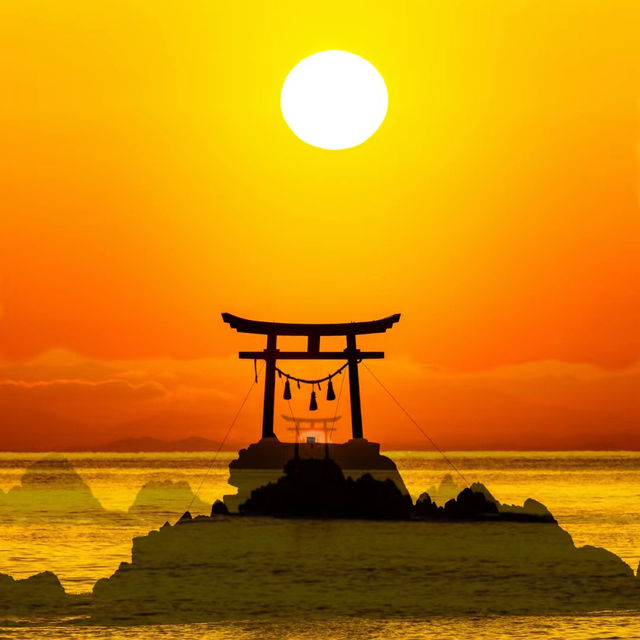 「須磨海水浴場：夕陽美景、赭紅鳥居，感受大自然的威能」