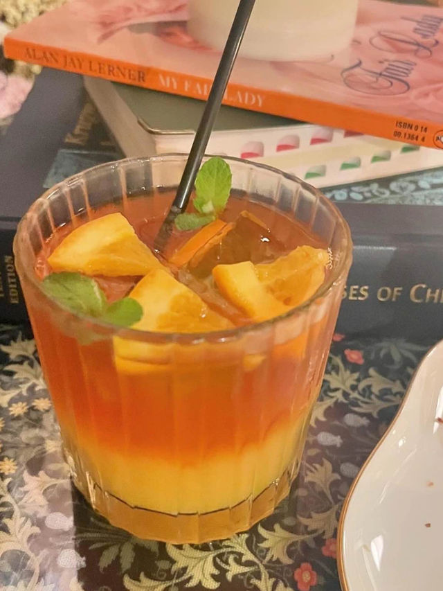 【福岡カフェ】赤い扉をくぐるとかわいい隠れ家カフェ