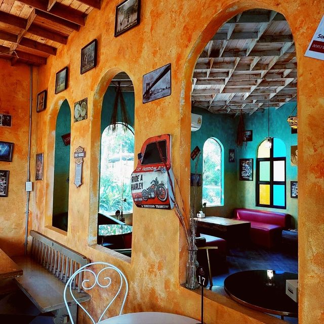 Zombie Cafe' เปลี่ยนบ้านเก่ามาเป็นร้านกาแฟ