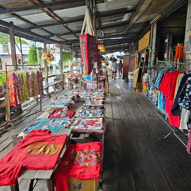 ตลาดชุมชนริมคลองบางหลวง