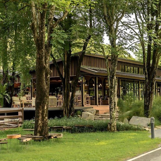 🏢Rancho Charnvee Resort & Country Club