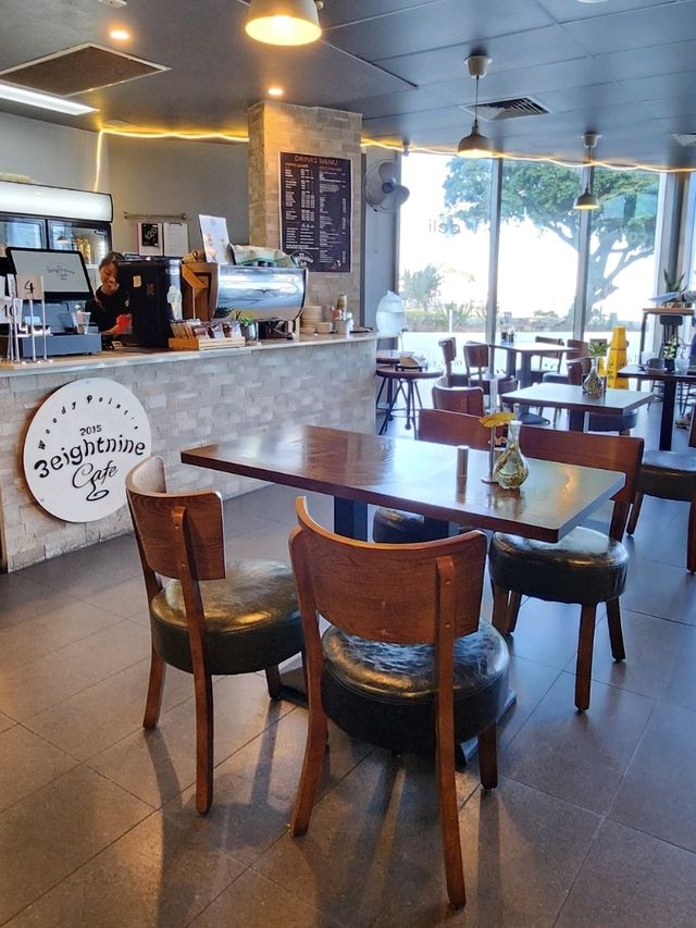 🇦🇺 Lovely Cafe in Woody Point, Queensland, Australia