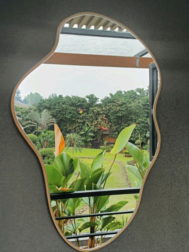 CROVECOFFE | THIS GARDEN-VIEW CAFE